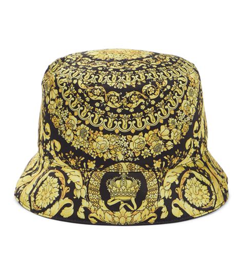 versace mützen|Versace hats.